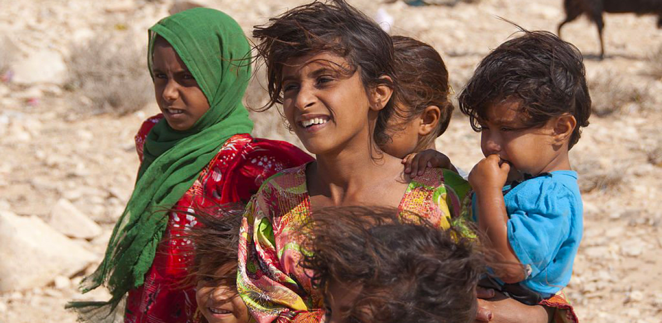 socotrian kids traveling socotra